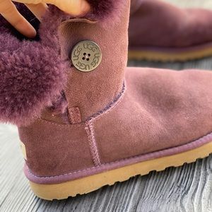 Like New Deep Purple Short Uggs